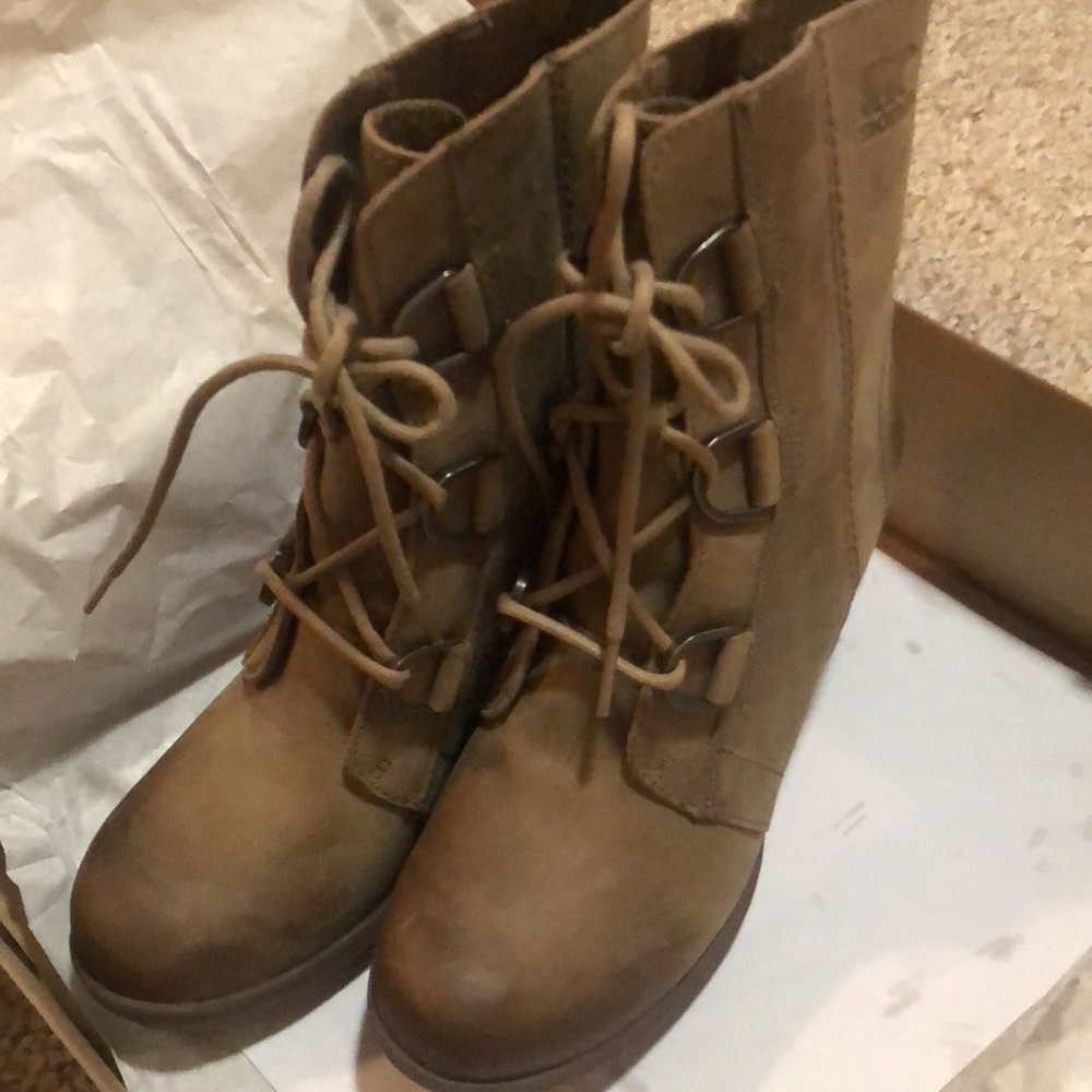 Never Sold- Sorel Joan of Artic - Picture 2 of 3